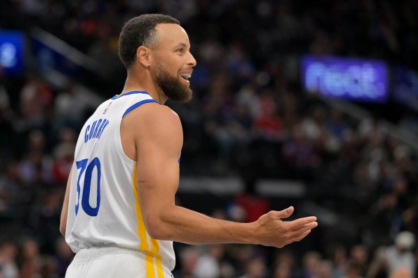 杭州股票配资 表现不多！库里首节仅出手2次拿到2分2板2助1断 正负值-14